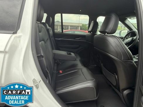Used 2024 Jeep Grand Cherokee Limited w/ Black Appearance Package AWD/4WD image 11