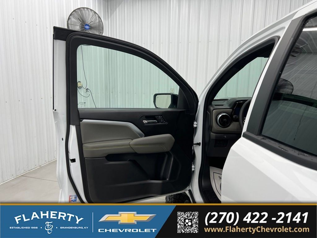 New 2026 Chevrolet Colorado ZR2 w/ Technology Package AWD/4WD image 8