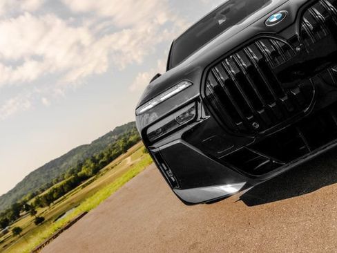 Used 2023 BMW 760i xDrive w/ Executive Package AWD/4WD image 15