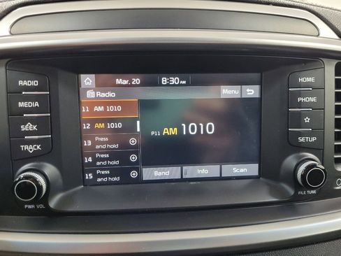 Used 2019 Kia Sorento LX image 25