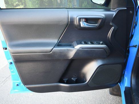 Used 2020 Toyota Tacoma TRD Sport w/ Technology Package image 13