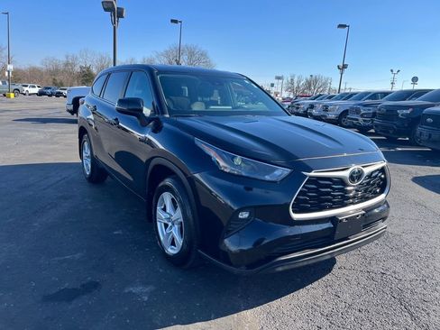 Used 2024 Toyota Highlander LE image 7