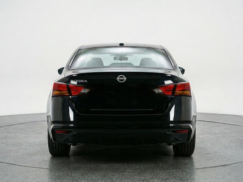 Used 2025 Nissan Altima 2.5 SV FWD image 7