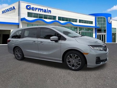 Used 2025 Honda Odyssey Touring image 3