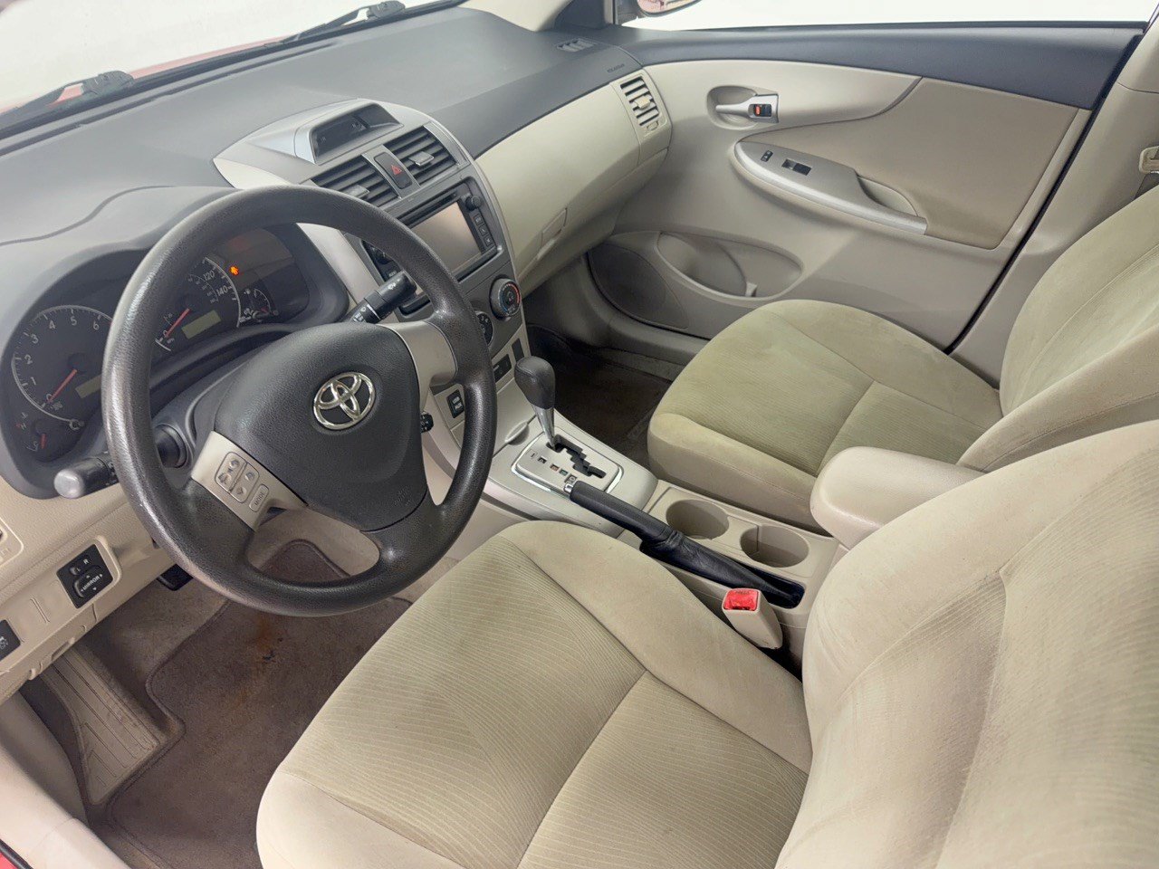 Used 2013 Toyota Corolla LE FWD image 4