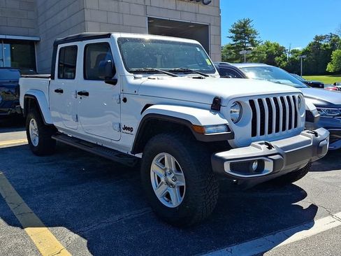 Used 2022 Jeep Gladiator Sport AWD/4WD image 2