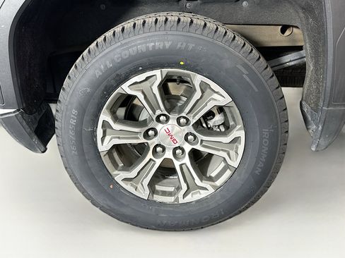 Used 2025 GMC Sierra 1500 SLT image 11