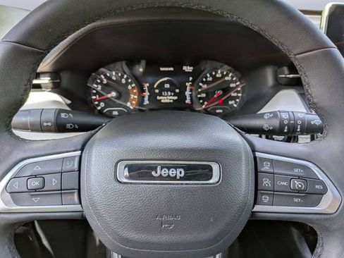 Used 2025 Jeep Compass Limited AWD/4WD image 29
