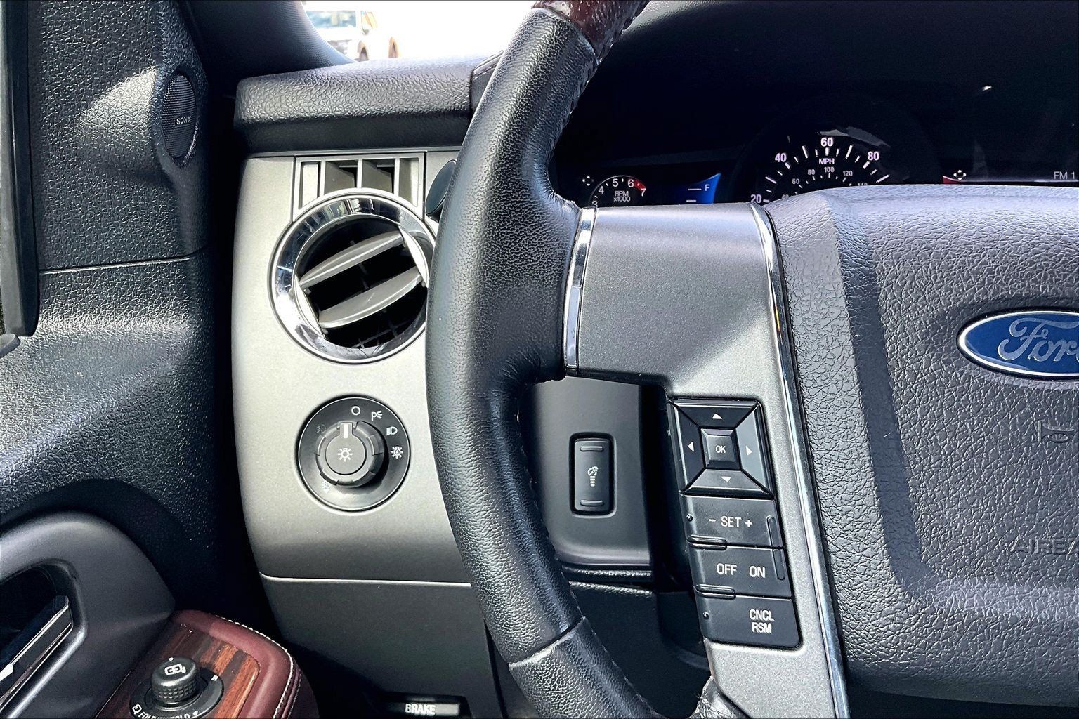 Used 2015 Ford Expedition Platinum AWD/4WD image 18