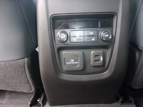 Used 2024 Buick Enclave Premium AWD/4WD image 22