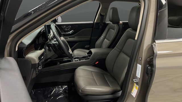 Used 2025 Lincoln Corsair Grand Touring AWD/4WD image 9
