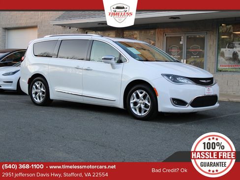 Used 2020 Chrysler Pacifica Limited image 1