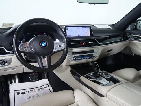 Used 2022 BMW 740i w/ M Sport Package image 18