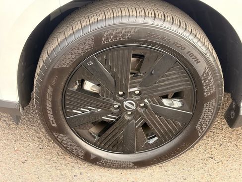 Certified 2025 Nissan Murano SV FWD image 10