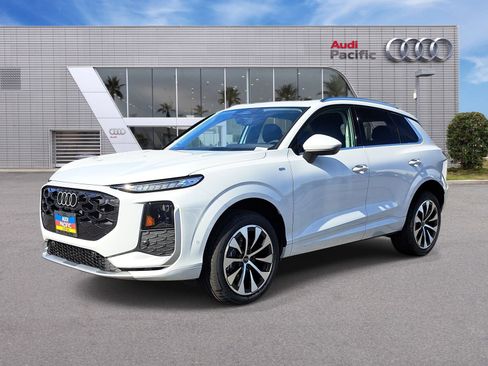 New 2026 Audi Q3 quattro 2.0T AWD/4WD image 1