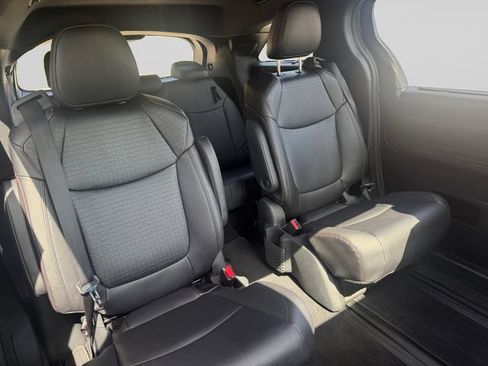 Used 2026 Toyota Sienna XSE FWD image 18