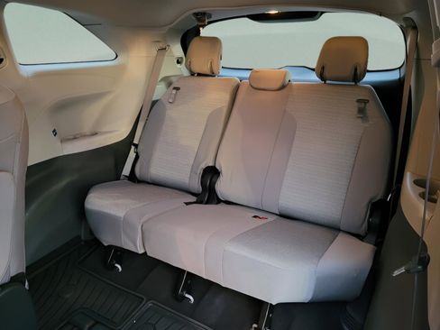 Certified 2023 Toyota Sienna LE image 11