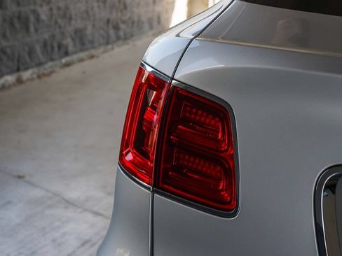 Used 2019 Bentley Bentayga AWD/4WD image 7