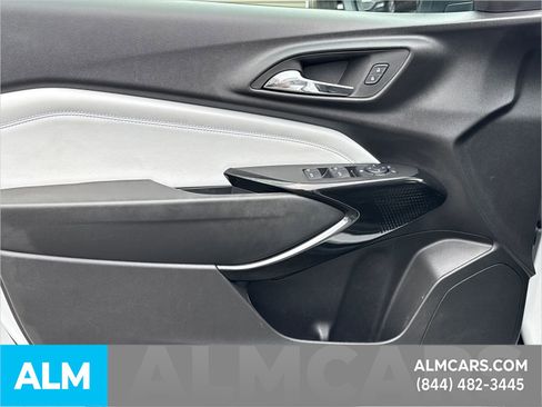 Used 2025 Chevrolet Trax LT w/ LT Convenience Package image 12