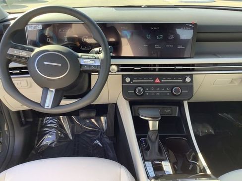 Certified 2025 Hyundai Tucson SE image 12