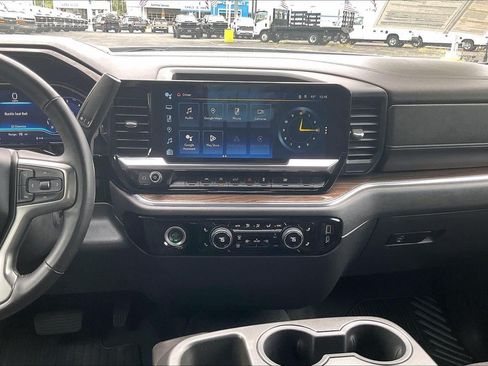 Used 2023 Chevrolet Silverado 1500 LT AWD/4WD image 6