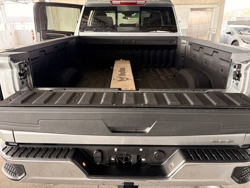 Used 2025 GMC Sierra 2500 SLE w/ SLE Value Package; AWD/4WD image 11