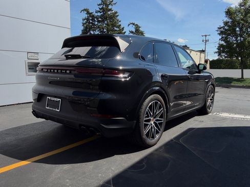 Certified 2025 Porsche Cayenne S AWD/4WD image 13