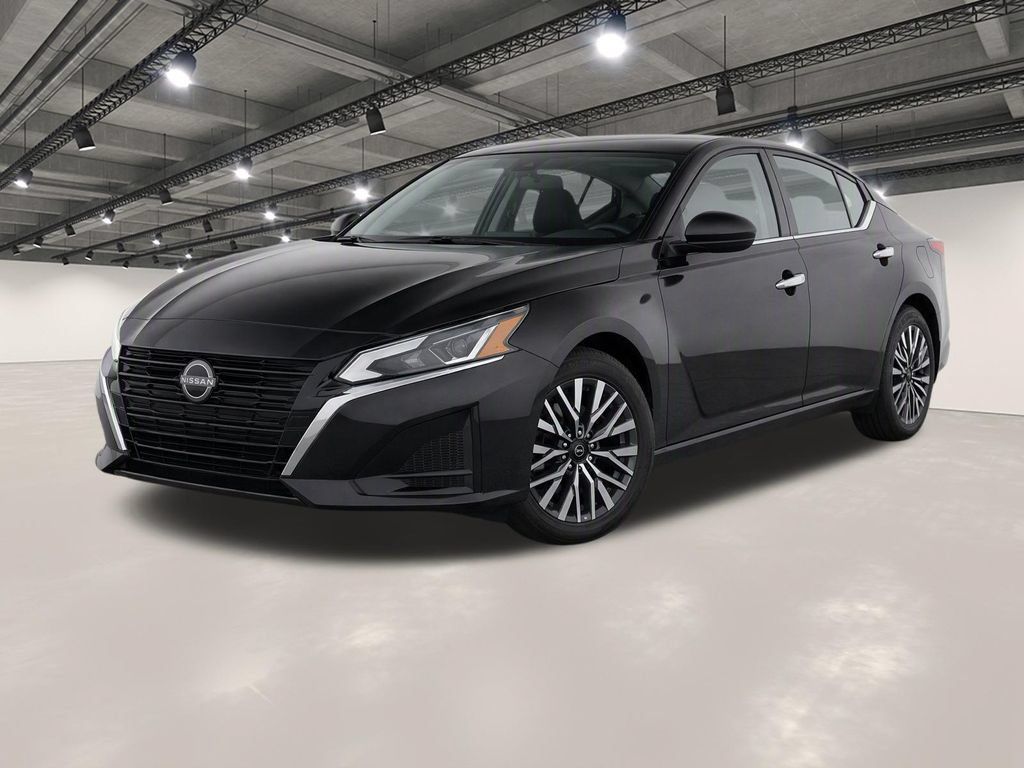 Used 2025 Nissan Altima 2.5 SV FWD image 1
