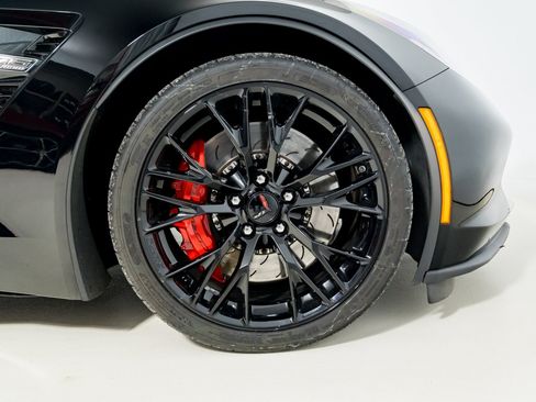 Used 2016 Chevrolet Corvette Z06 w/ 3LZ Preferred Equipment Group RWD image 14