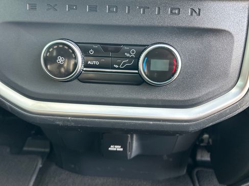 Certified 2025 Ford Expedition Active AWD/4WD image 26