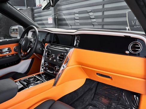 Used 2025 Rolls-Royce Cullinan image 54