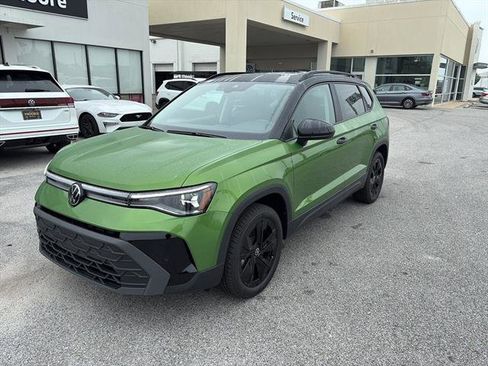 New 2026 Volkswagen Taos SE image 3