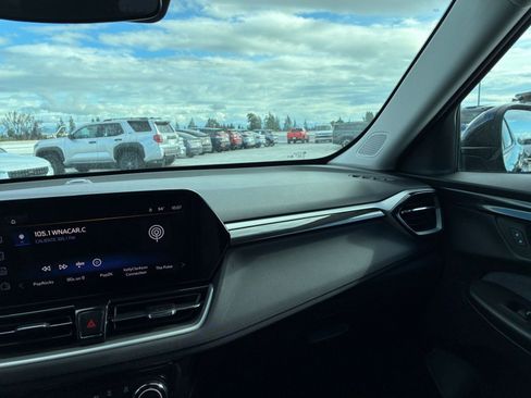 Used 2025 Chevrolet TrailBlazer LT image 33