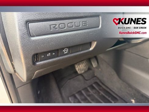 Used 2023 Nissan Rogue S image 10