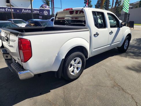 Used 2013 Nissan Frontier SV image 6