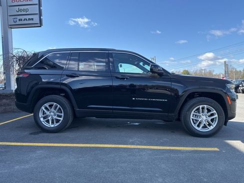 New 2026 Jeep Grand Cherokee Laredo AWD/4WD image 2