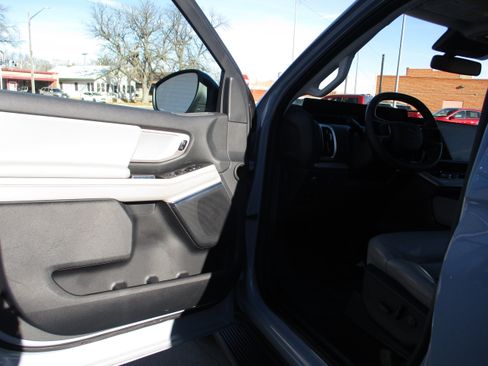 Used 2025 Ford Expedition Active image 10