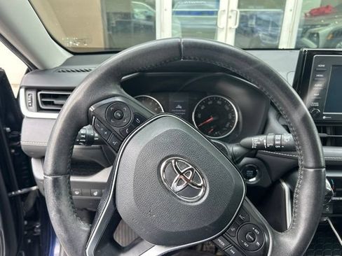 Used 2021 Toyota RAV4 XLE w/ Convenience Package AWD/4WD image 5