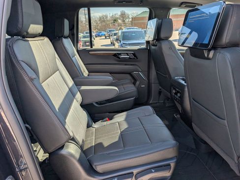 New 2026 Chevrolet Suburban High Country image 11