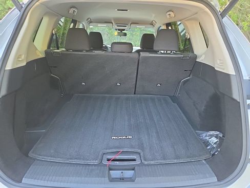 Certified 2025 Nissan Rogue SV FWD image 33