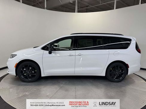 New 2026 Chrysler Pacifica Select w/ S Appearance Package image 5