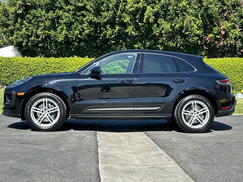 Certified 2025 Porsche Macan AWD/4WD image 2
