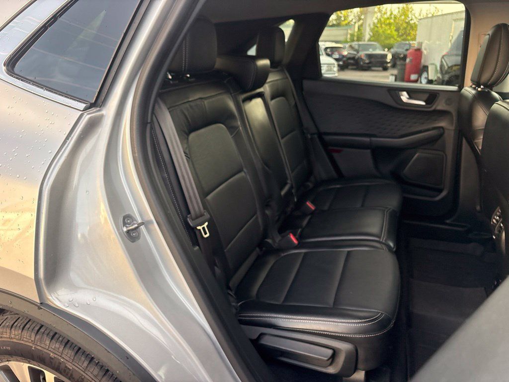 Used 2020 Ford Escape Titanium w/ Titanium Premium Package 2.0 AWD/4WD image 20
