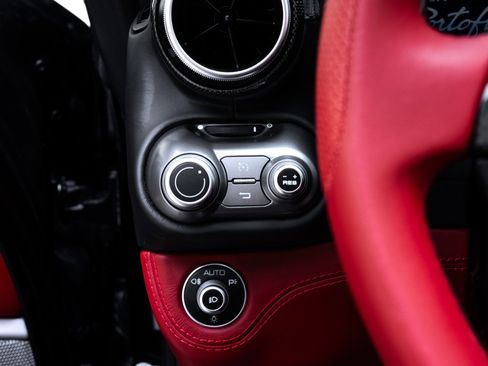 Used 2019 Ferrari Portofino image 41