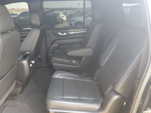 Used 2022 GMC Yukon XL Denali AWD/4WD image 11