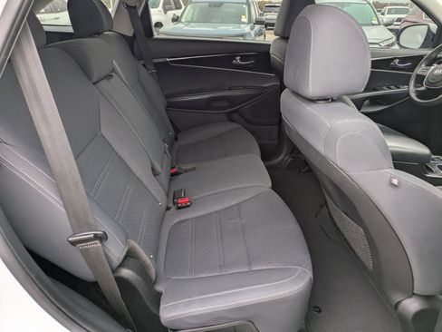Used 2019 Kia Sorento L image 24