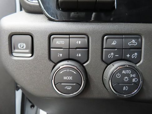 Used 2025 Chevrolet Silverado 1500 ZR2 w/ Technology Package image 61