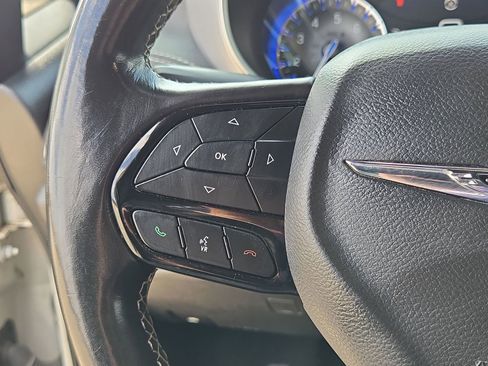 Used 2021 Chrysler Pacifica Touring w/ S Appearance Package image 18