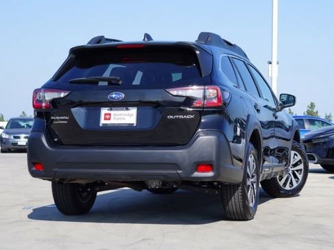 Used 2025 Subaru Outback Premium AWD/4WD image 7