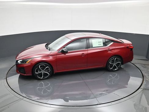 New 2025 Nissan Altima 2.5 SR w/ SR Premium Package image 28